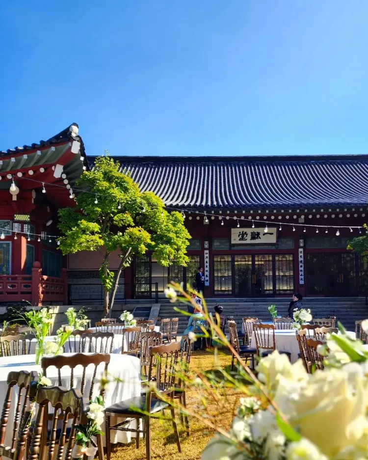 三清閣的「一龢堂」可在戶外舉行婚禮同時宴客。翻攝三清閣官網