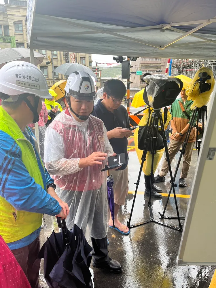 侯友宜工程團隊預估花四個月整治邊坡，需花1500萬元。工務局提供