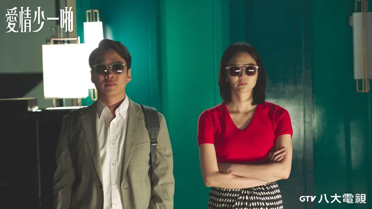 安宰弘（左）、李絮劇中專門找已婚人士，勒索出軌的一方賺錢。八大電視提供