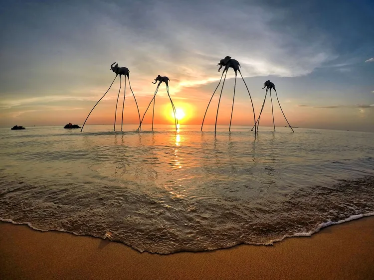 去富國島看最美日落，雄獅ITF線上旅展搶購價1萬8900元起。業者提供