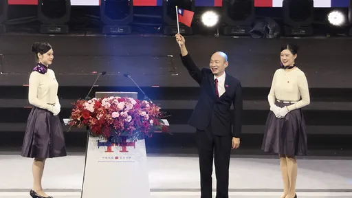 你多久沒愛國家了? 韓國瑜國慶晚會致詞喊話「愛國旗」