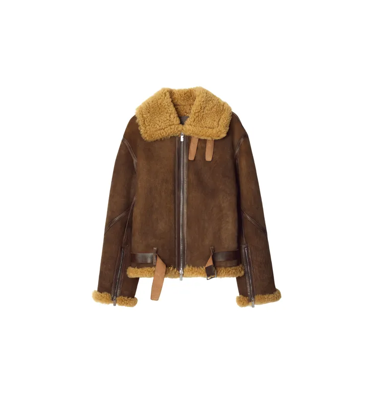 BURBERRY苔蘚色連毛羊皮飛行員夾克，21萬元。品牌提供