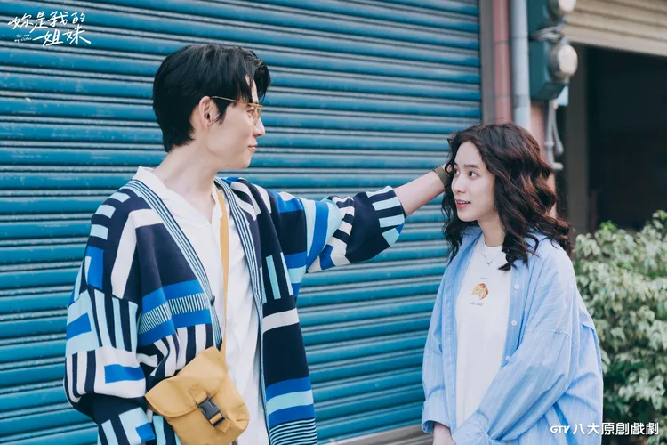 温貞菱(右)和徐鈞浩在戲裡交往，告別單身。八大提供