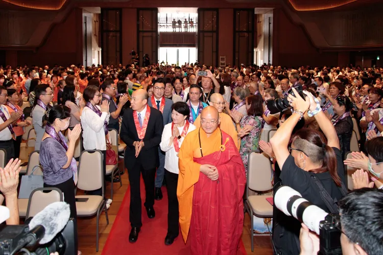 佛光山新惠中寺今天正式落成啟用，逾3000名諸山長老、各界代表及護法信眾齊聚見證。市府提供