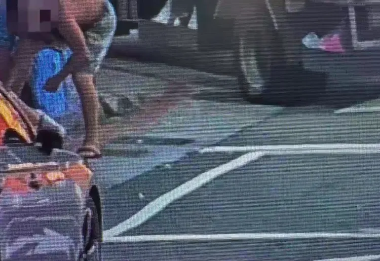 路過的報案人陳男下手行竊。警方提供