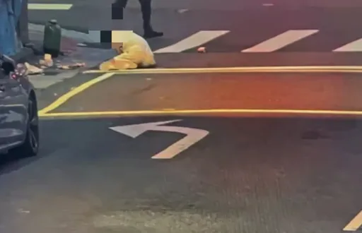 25歲男酒醉路倒　「善心人」報案兼偷他黃金手鍊！監視器全拍下