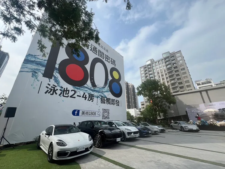 今日活動展示保時捷特殊款718GT4RS，電動跑車Taycan、911、718、Panamera、Macan及Cayenne車型。葉家銘攝