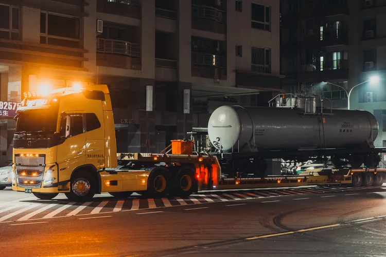 高雄市政府跑遍全臺搜尋各式符合高雄港鐵道園區歷史意義的列車。文化局提供