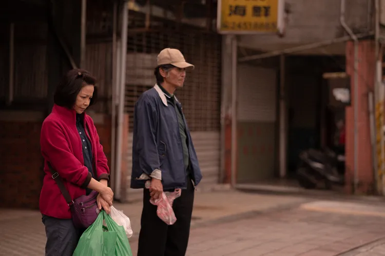 片中喜翔、楊貴媚老夫老妻看似平淡的日常，其實充滿說不出口的愛。今日影像藝術有限公司提供