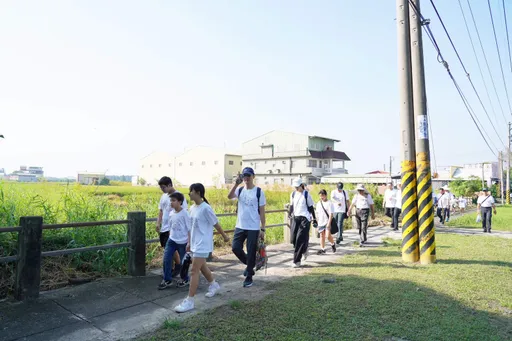 从脚下出发探索故乡 云林县警局邀弱势儿少健行