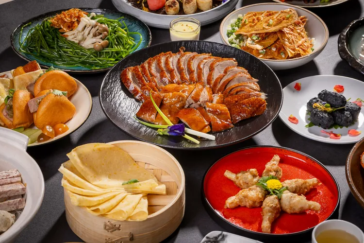 愛吃美食的朋友有福了！鳳凰軒新推出的新宜蘭菜，不分平假日，四人同行享有74折優惠。業者提供