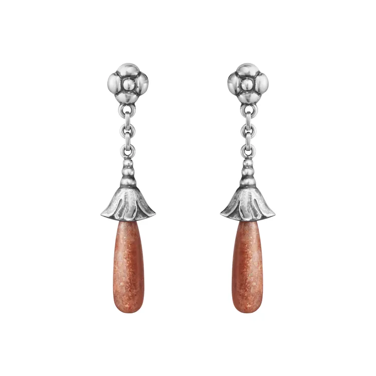 MOONLIGHT BLOSSOM系列編號12 太陽石純銀耳環，3萬1000元。品牌提供