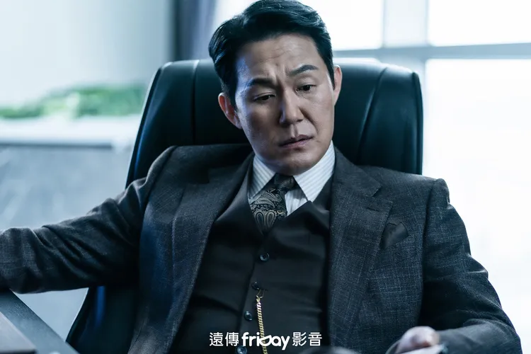朴星雄飾演建設公司老闆，視李浚赫為眼中釘。friDay影音提供
