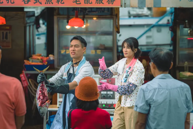 楊祐寧（左）跟曾沛慈在新戲飾演鎮上可愛的小夫妻。鹿路電影提供