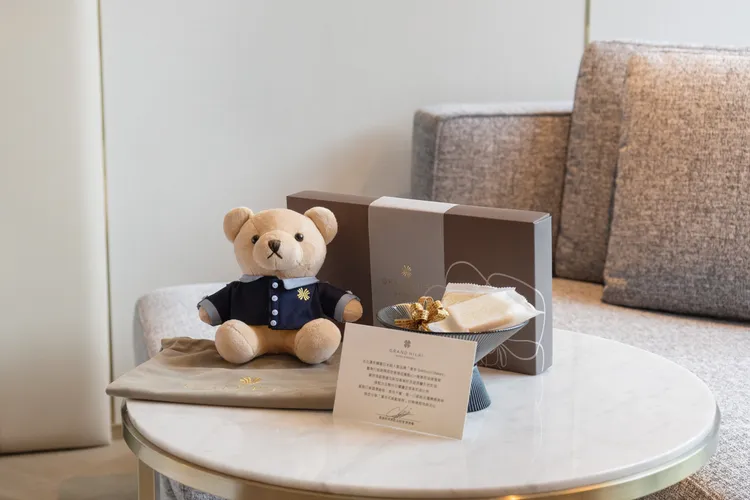 台北漢來大飯店週年慶專案贈送獨家漢來熊集寶格麗旅行組。業者提供