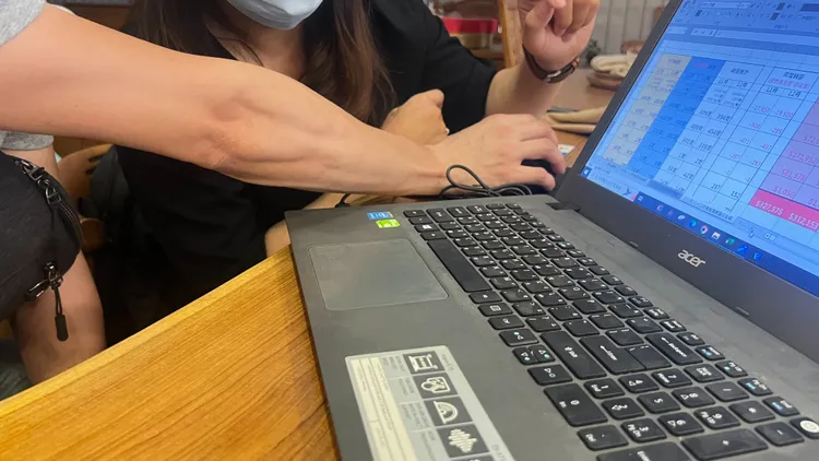 爆料的前員工夫妻蒐集昞暉公司相當多的不法事證，向台中市政府及檢調單位舉發。鮮明攝