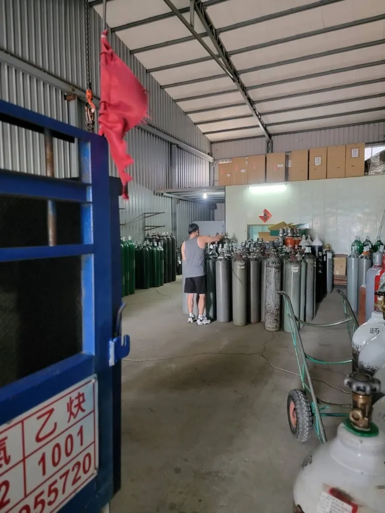 陳姓業者（圖）委由律師表示，他們將工業氧氣分裝至醫用氧氣出售，均注意安全及衛生，沒有發生任何醫療紛爭。爆料人提供