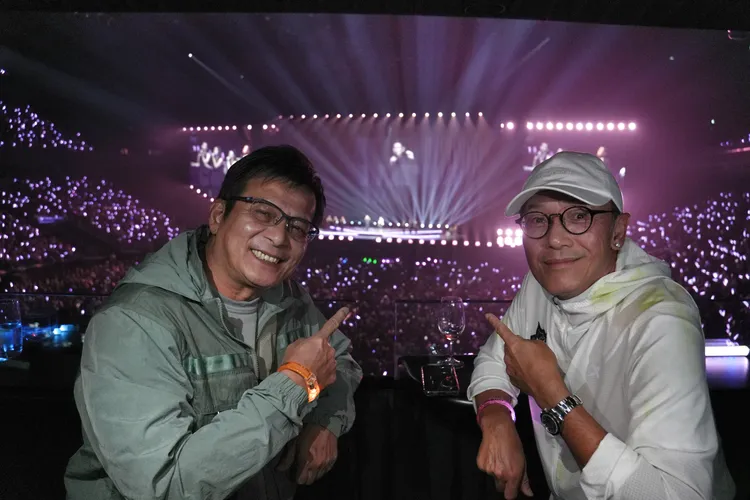 黃日華、苗僑偉隔空與劉德華合影。台灣映藝提供