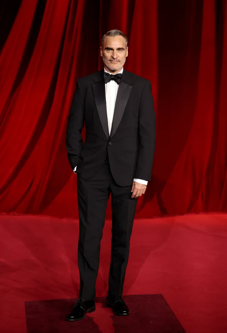 奧斯卡影帝瓦昆身著GIVENCHY黑色正裝。品牌提供