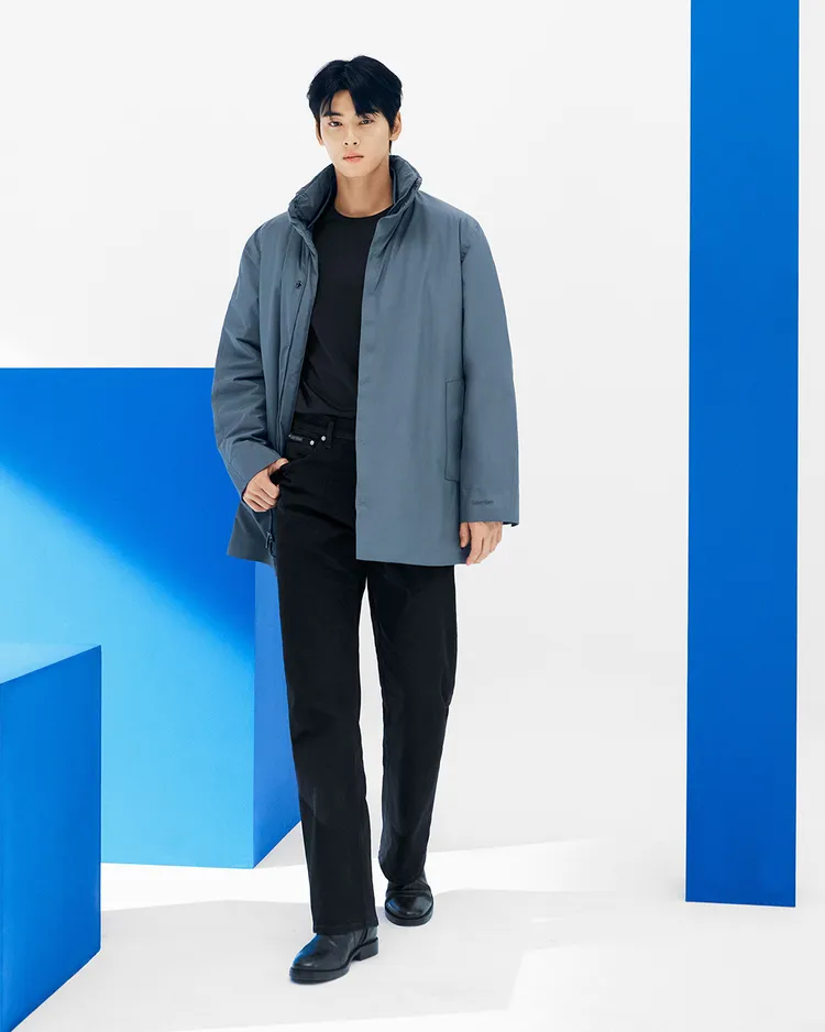 車銀優以中長版羽絨外套示範冬季時尚穿搭範本。品牌提供