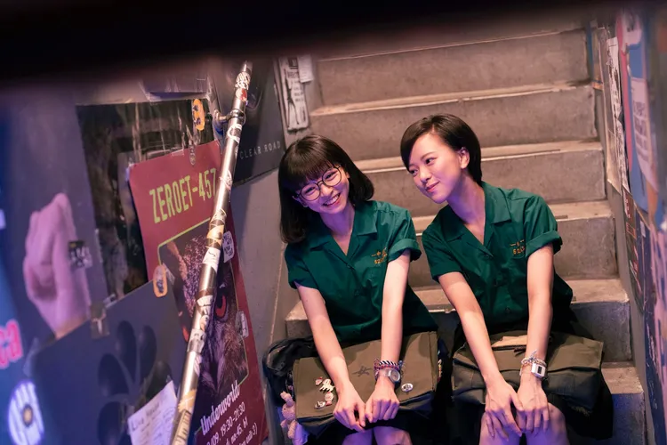 陳姸霏(左起)、項婕如在《夜校女生》細膩演繹糾結少女心事。興揚電影提供