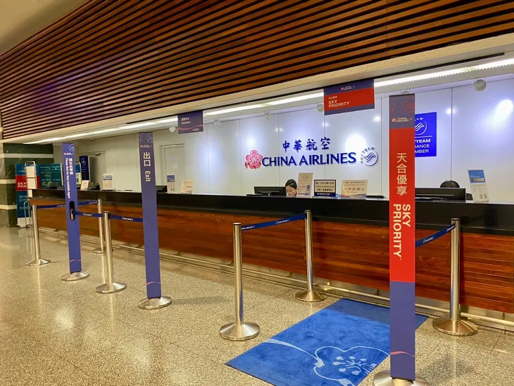 華航宣布今（1日）包含CI177大阪-高雄等航班延後與取消。莊偉祺攝