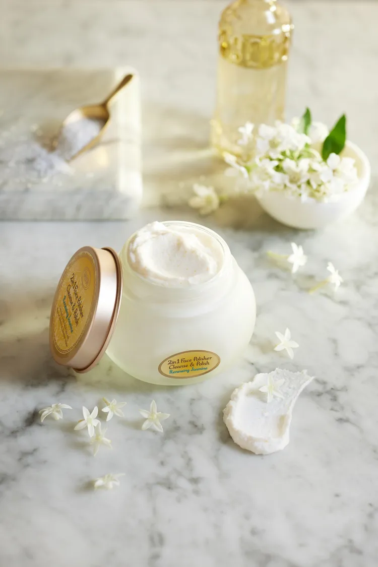 二合一臉部純淨磨砂膏埃及茉莉，200ml／1680元。