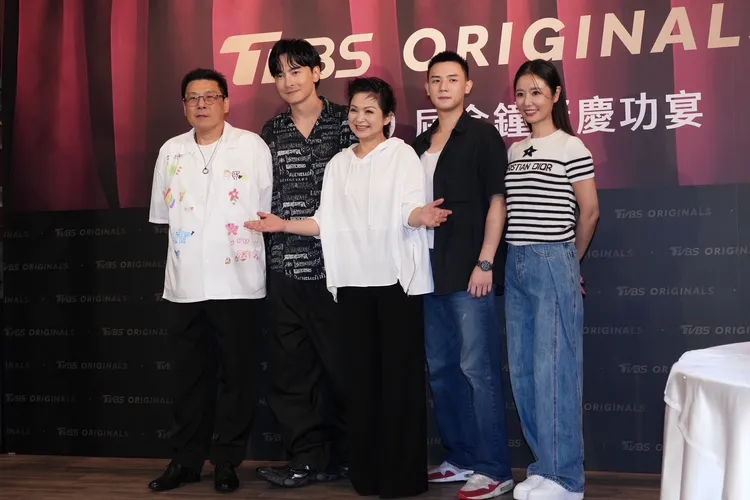 林心如（右起）要送《有生之年》得獎演員們鳳凰電波。彭欣偉攝影