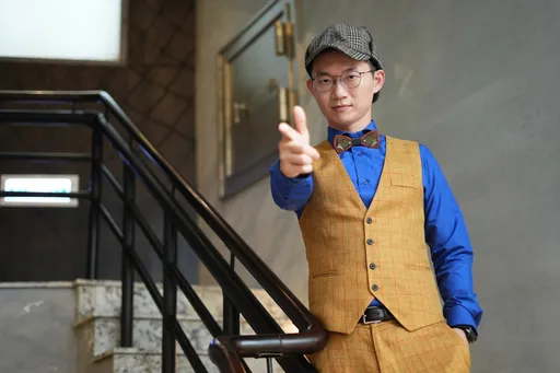 金鐘專訪|視網膜接母訊息才知要主持金鐘!不解經紀人欺瞞行徑 「胸前3000萬珠寶狂甩」壓力大到吐