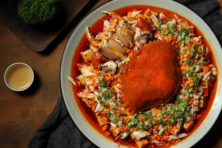 生拆膏蟹燴麻婆豆腐。業者提供