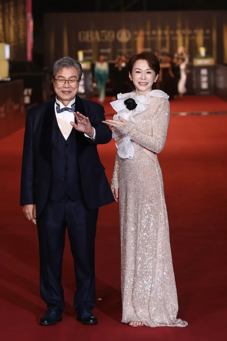 楊烈（左）和潘儀君代表《八尺門的辯護人》走紅毯。彭欣偉攝