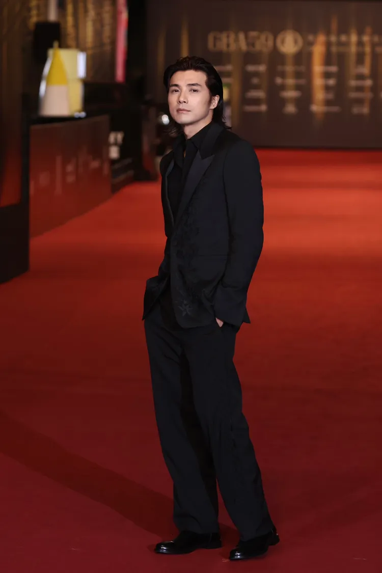 賀軍翔瀟灑登場。彭欣偉攝