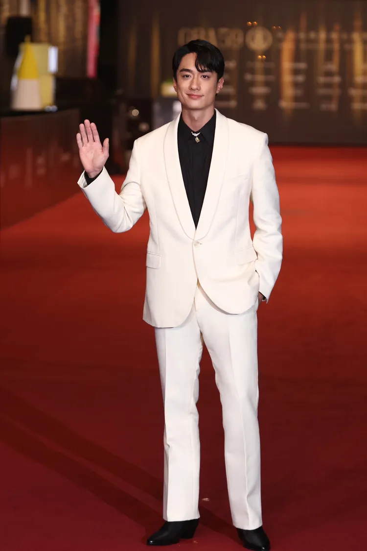 劉俊謙化身白馬王子。彭欣偉攝