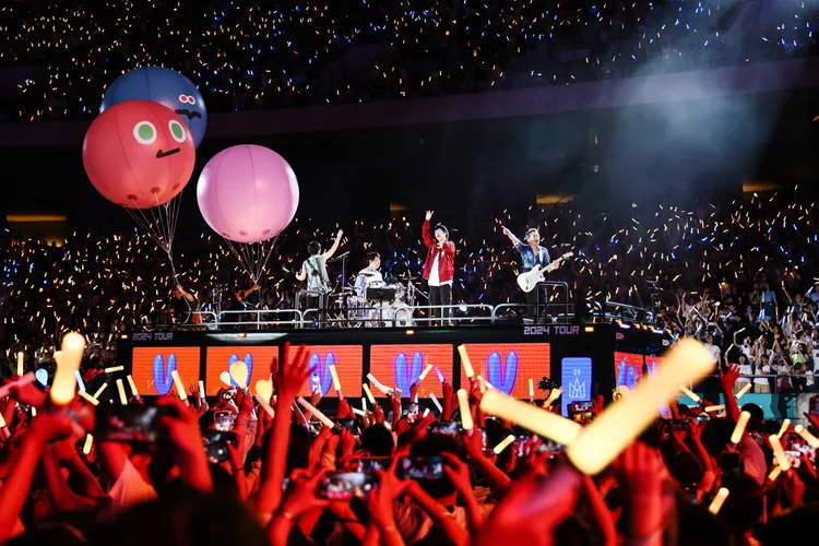 五月天在高雄世運主場館開唱。相信音樂提供