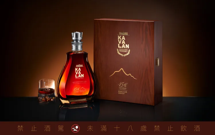 噶瑪蘭PALO CORTADO雪莉桶單一麥芽威士忌禮盒組合，每組搭贈噶瑪蘭雪山品酩杯。業者提供