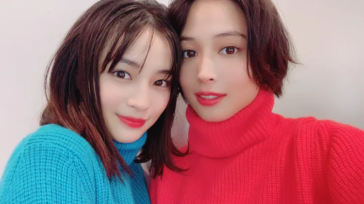 廣瀨鈴（左）和姊姊愛麗絲是日本演藝圈著名的姊妹花之一。翻攝自廣瀨鈴X社群