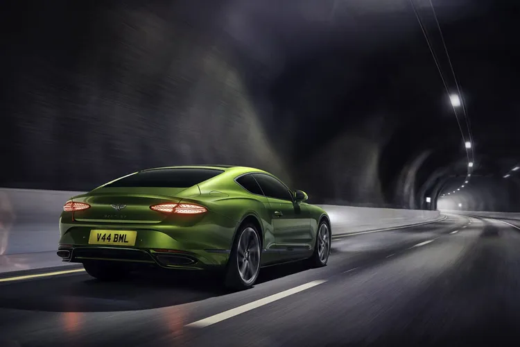 全新Continental GT進階升級的ESC電子車身穩定系統 ，讓行進表現更加穩定且易於控制。原廠照片