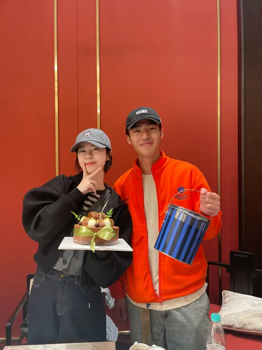 陳昊森為正妹師姐慶生超暖心 大馬首唱緊張噴汗自脫衣