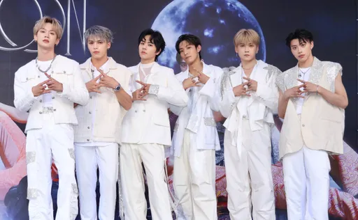 Ozone簽唱會化身白馬王子唱跳帥翻 見粉絲接連哭出來嚇歪「還好嗎?」