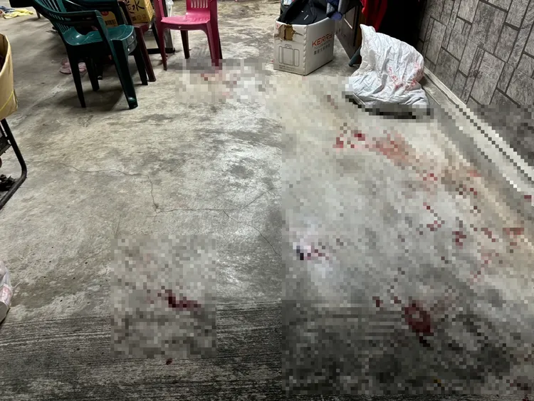 萬榮鄉昨晚發生兇殺案現場血跡斑斑。民眾提供