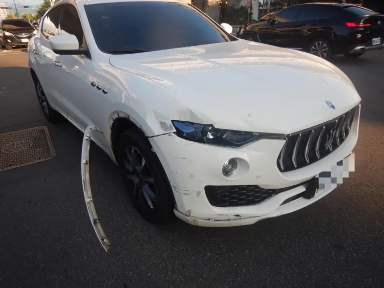 肇事的瑪莎拉蒂休旅車。民眾提供