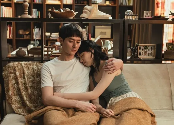 「非常新人」陸夏和「陽光男神」張軒睿劇中有多場暗黑、驚悚對戲。LINE台灣提供