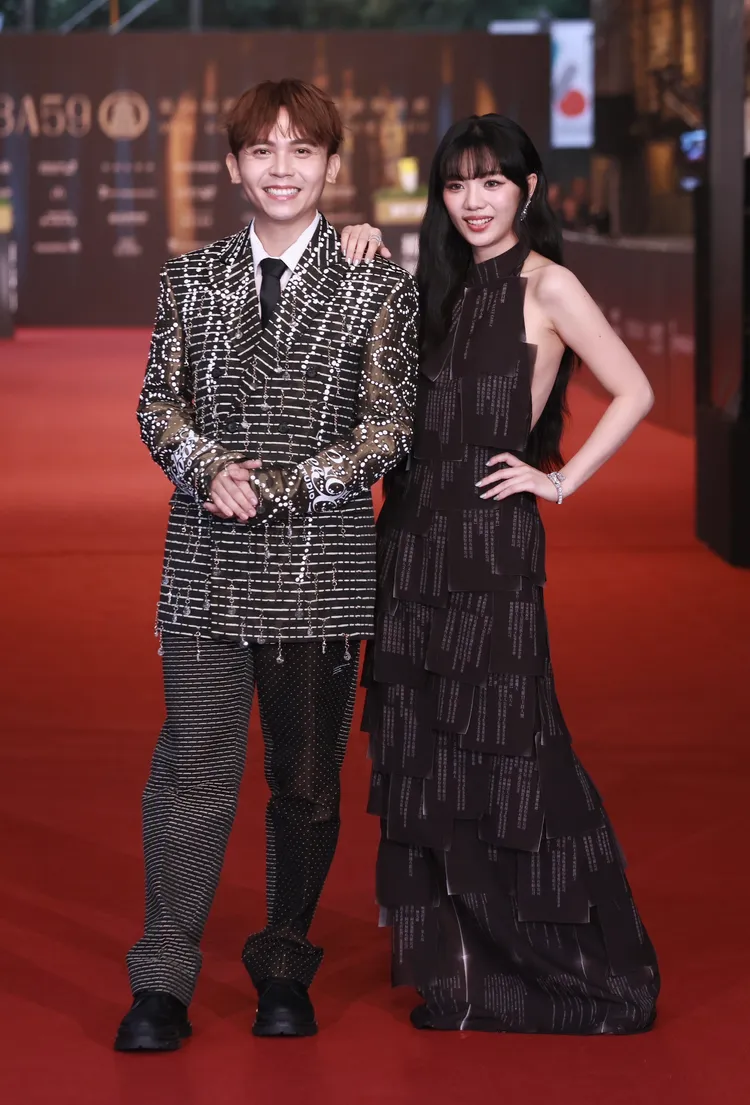 紅毯主持人黃豪平（左）與木木。攝影中心攝