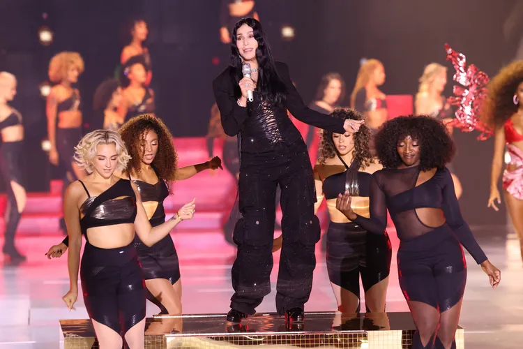 資深天后雪兒擔任重量級表演嘉賓，被不少網友稱讚狀態佳。路透