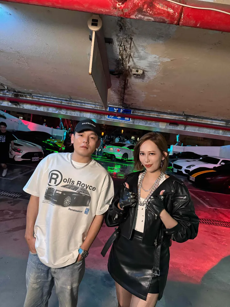 春風（左）驚喜助陣瑪菲司新歌《飆車》MV，成現場最大彩蛋。圖／菲娛樂文創提供