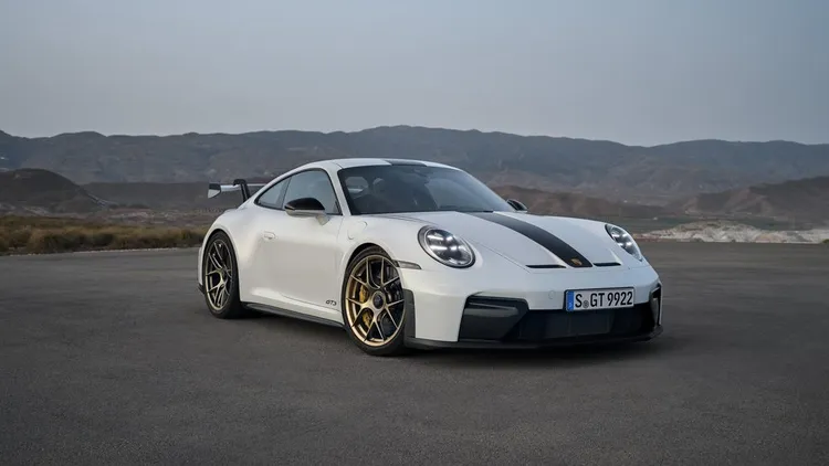 保時捷全新911 GT3車型的前後造型更為銳利，並針對空氣力學進行優化。原廠照片