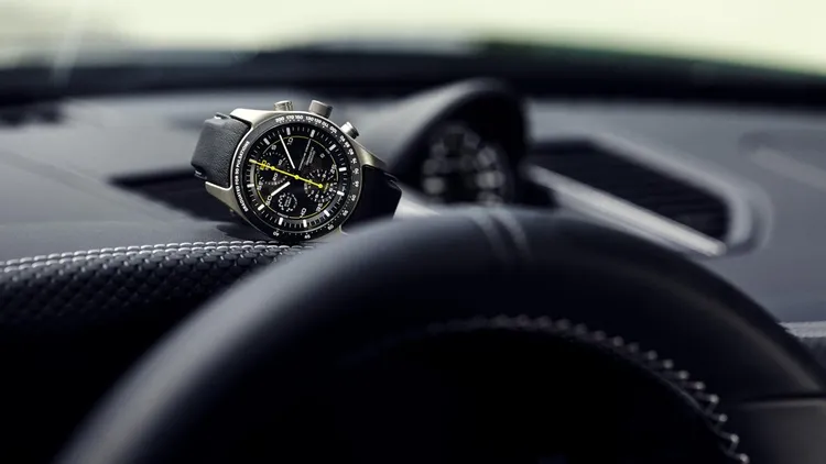 Porsche Design專為911 GT3和911 GT3 Touring的車主推出獨家計時腕錶，將跑車的設計和性能融入腕錶之中。原廠照片