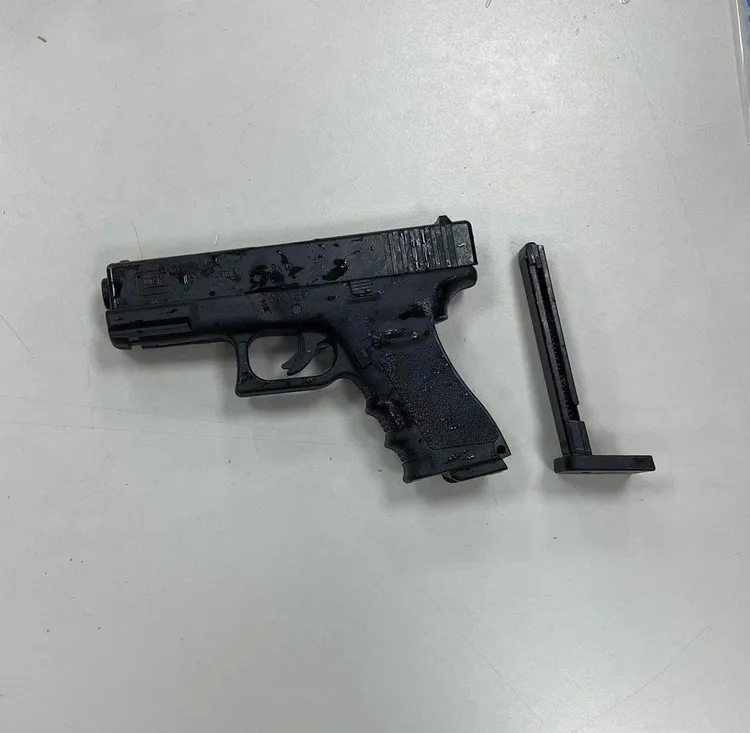 鄭男所持瓦斯槍。翻攝畫面