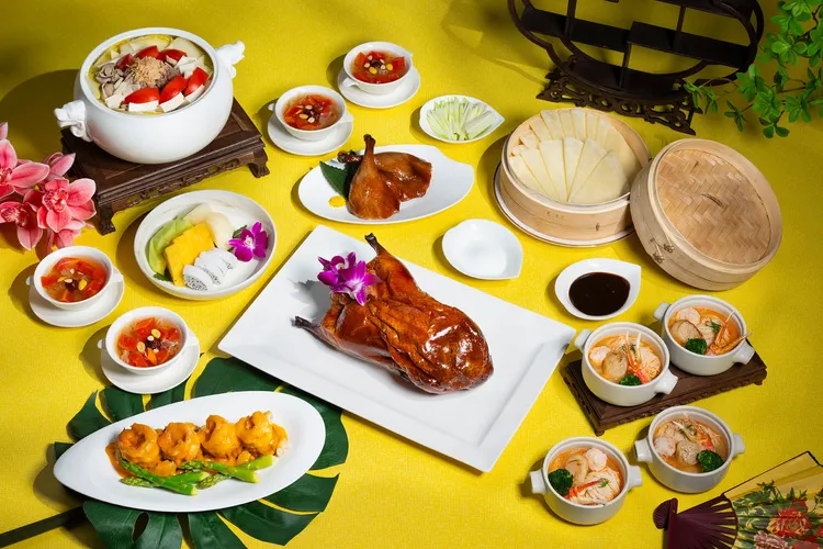 香宮粵菜餐廳《烤鴨海鮮雙享四人套餐》原價9346元，約享63折優惠價5888元。業者提供