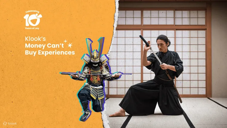 穿上日本傳統武士服，在武士大師的指導下體驗試刀與模擬對決場景。業者提供